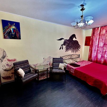 Apartment Near Train Station And Close To City Center Kyiv Exterior photo