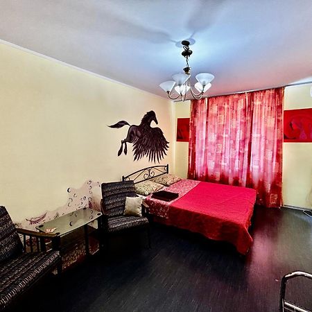 Apartment Near Train Station And Close To City Center Kyiv Exterior photo