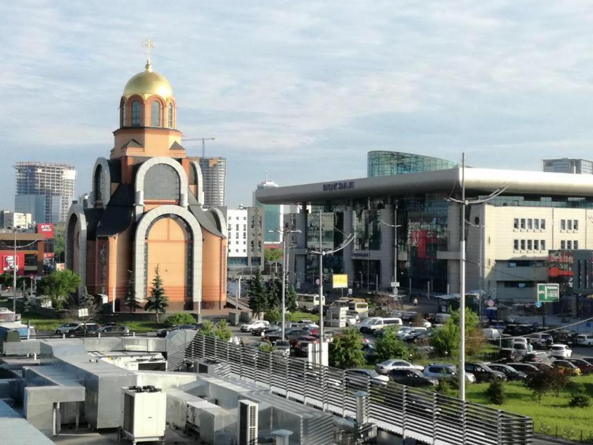 Apartment Near Train Station And Close To City Center Kyiv Exterior photo