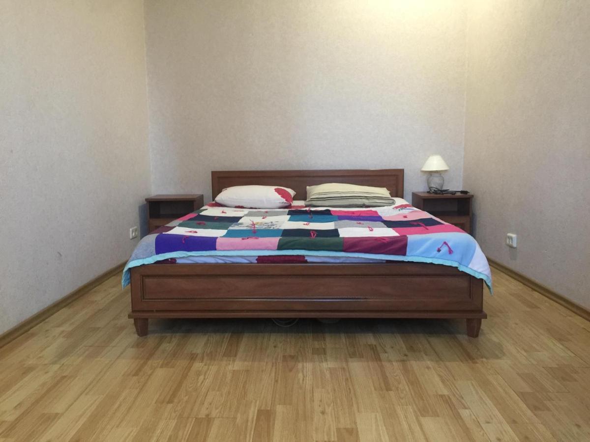 Apartment Near Train Station And Close To City Center Kyiv Exterior photo