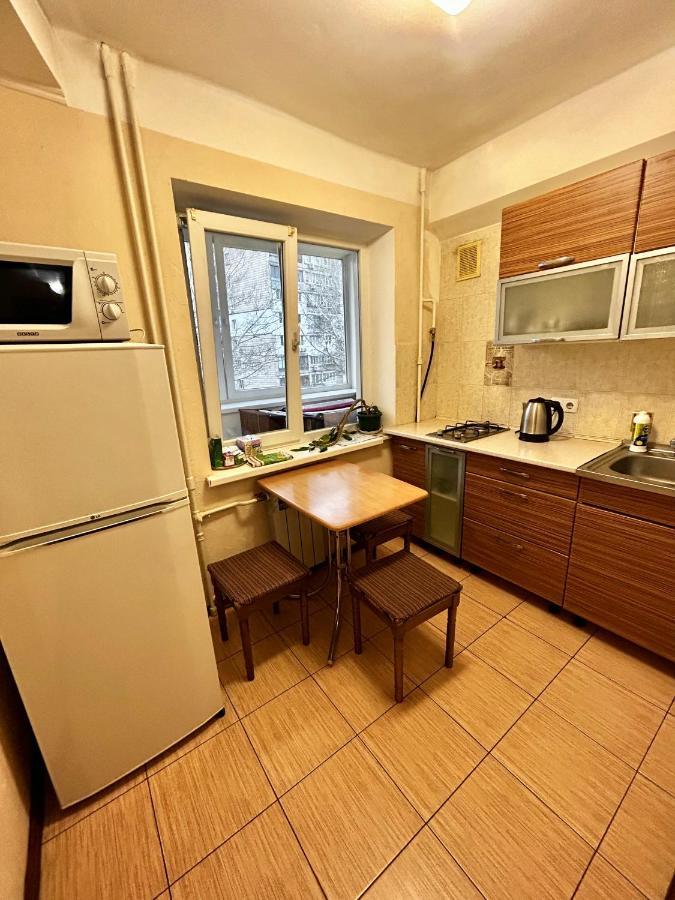 Apartment Near Train Station And Close To City Center Kyiv Exterior photo