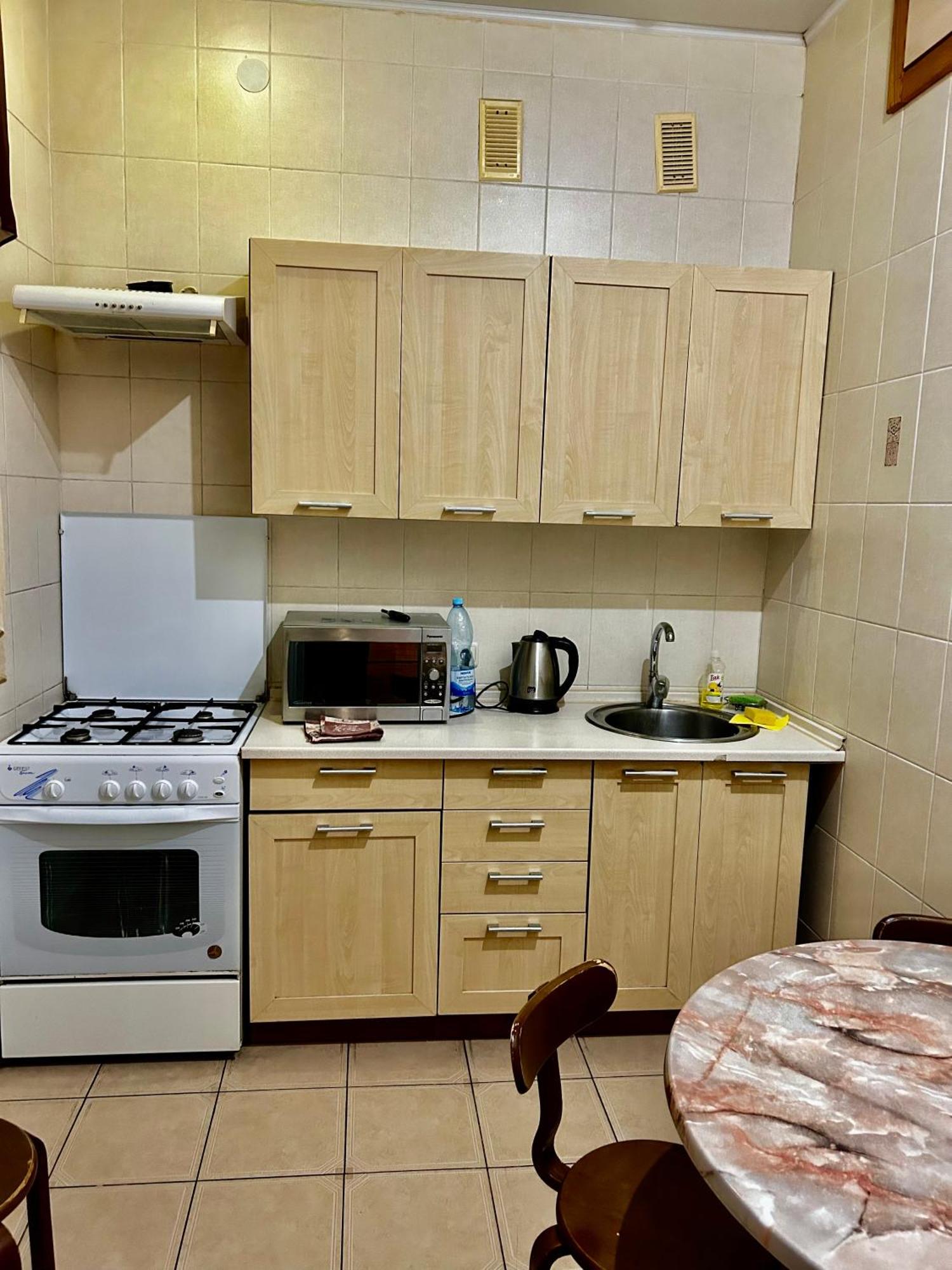 Apartment Near Train Station And Close To City Center Kyiv Exterior photo
