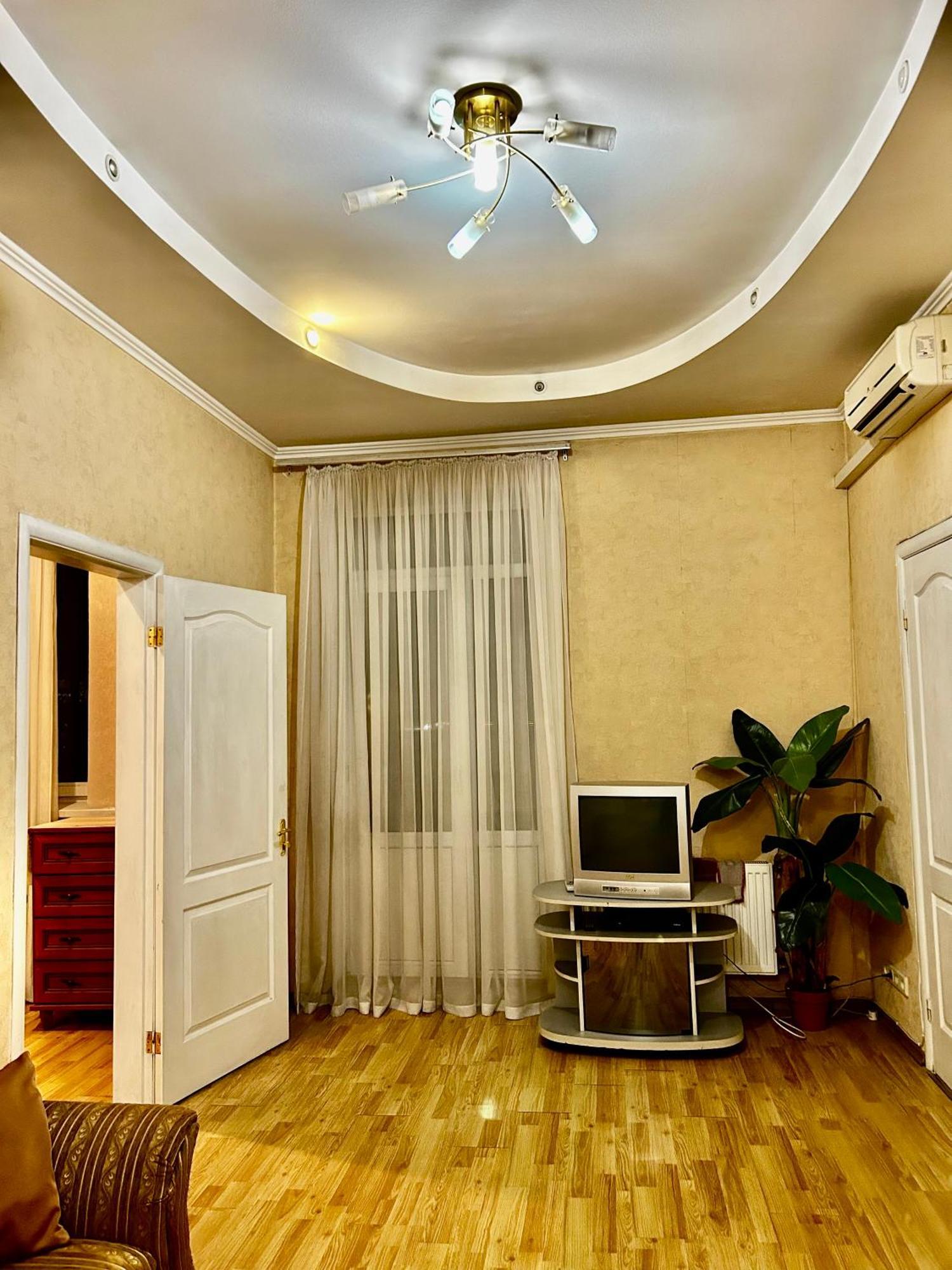 Apartment Near Train Station And Close To City Center Kyiv Exterior photo