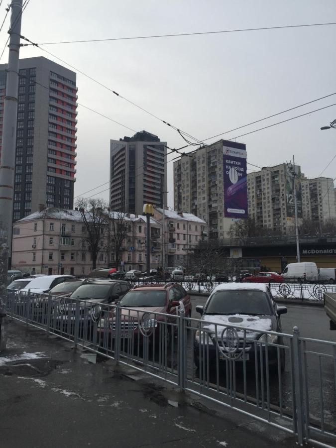 Apartment Near Train Station And Close To City Center Kyiv Exterior photo